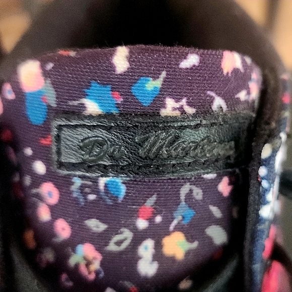 Dr. Marten's Airwaves Floral Boots, Size 9 - Picture 4 of 6